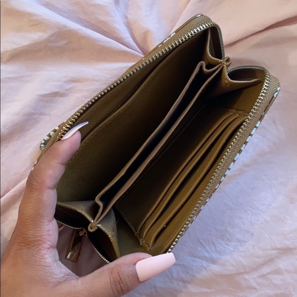 Target Wallet - Picture 3 of 4